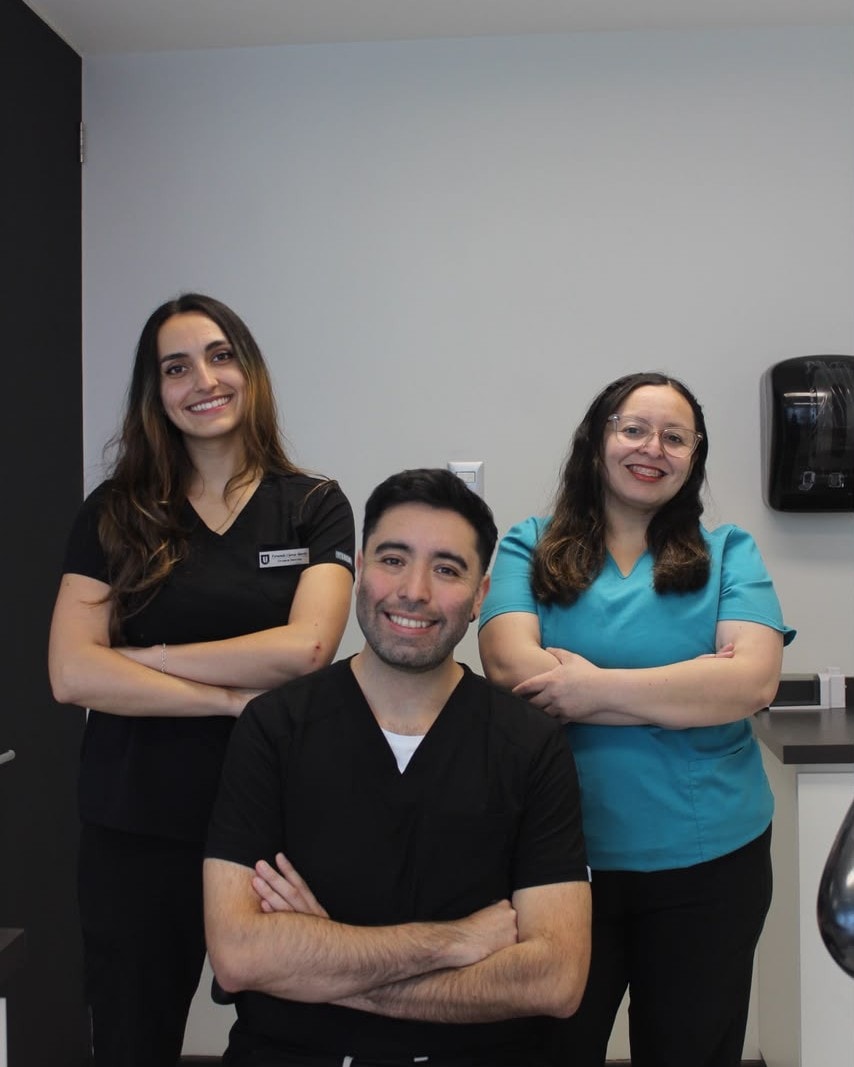 Equipo de Clínica Dental Blü en la consulta